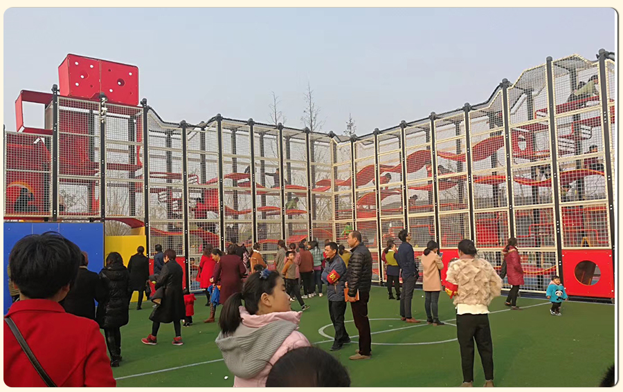 戶(hù)外游樂(lè)設(shè)備攀巖