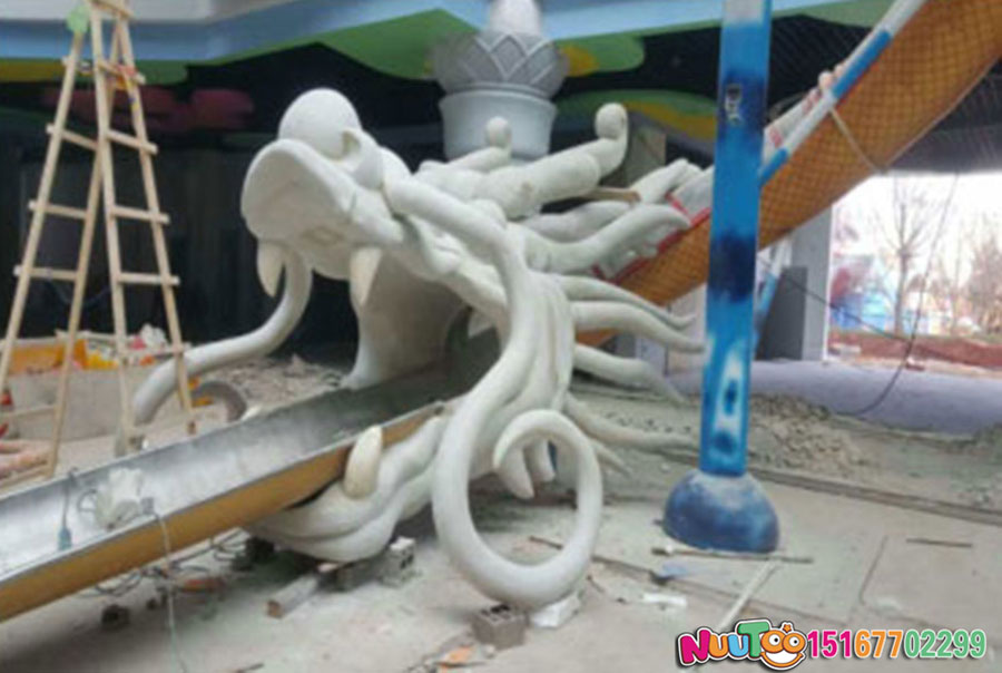 不銹鋼滑梯對比傳統(tǒng)滑梯有哪些優(yōu)勢？需要從不同方面對比
