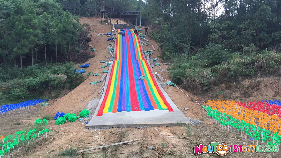 彩虹滑道投資多少錢，根據(jù)規(guī)模和檔次來決定